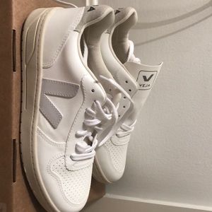 Veja v10 bastille all white sneakers